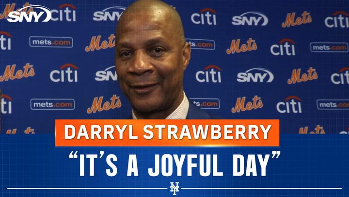 Darryl Strawberry talks with Steve Gelbs in anticipation of his Mets jersey retirement ceremony